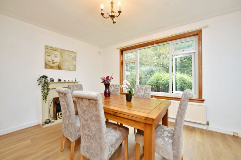 41 Baillieswells Crescent, Bieldside, Aberdeen, AB15 9BD Mackinnons