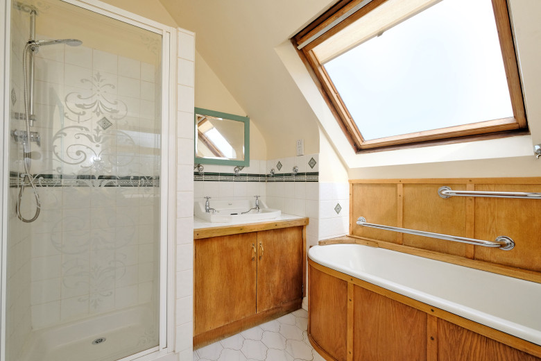 18 Harcourt Road, Aberdeen, AB15 5NZ Mackinnons Solicitors