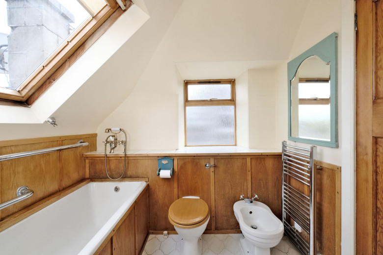 18 Harcourt Road, Aberdeen, AB15 5NZ Mackinnons Solicitors