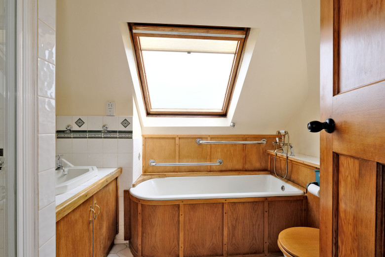 18 Harcourt Road, Aberdeen, AB15 5NZ Mackinnons Solicitors