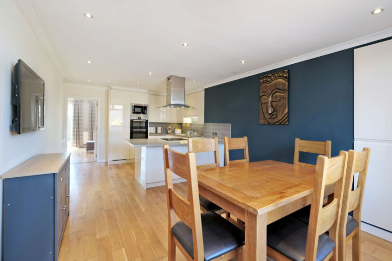 61 Kirk Brae, Cults, Aberdeen, AB15 9QR Mackinnons Solicitors