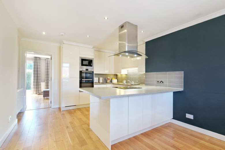 61 Kirk Brae, Cults, Aberdeen, AB15 9QR Mackinnons Solicitors