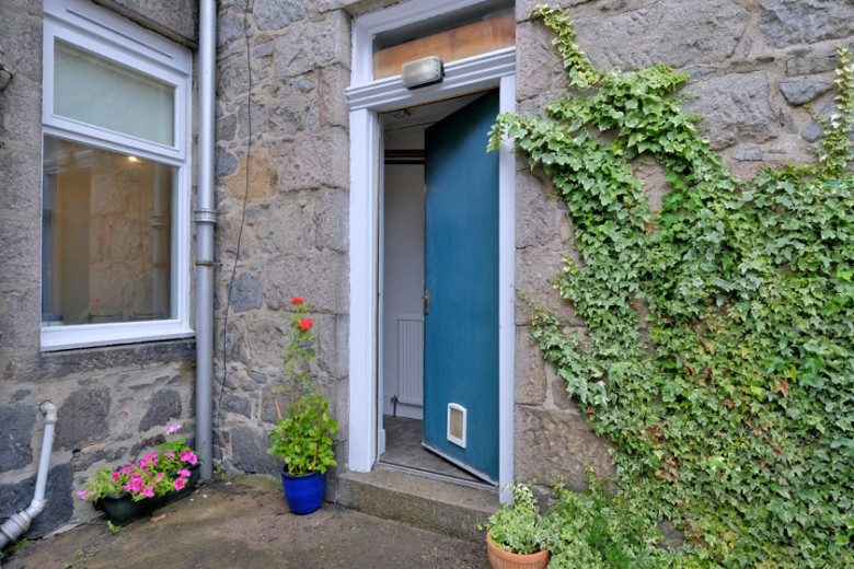 106 Leslie Terrace, Aberdeen, AB25 3XD Mackinnons Solicitors